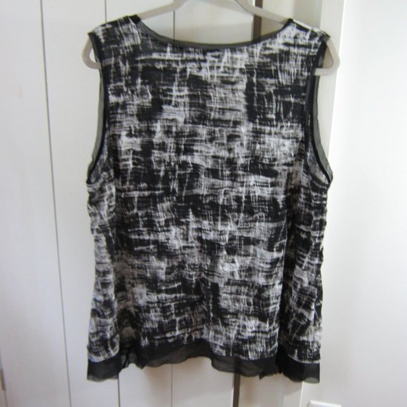 Vera Wang Black and White Top - Picture 2 of 3